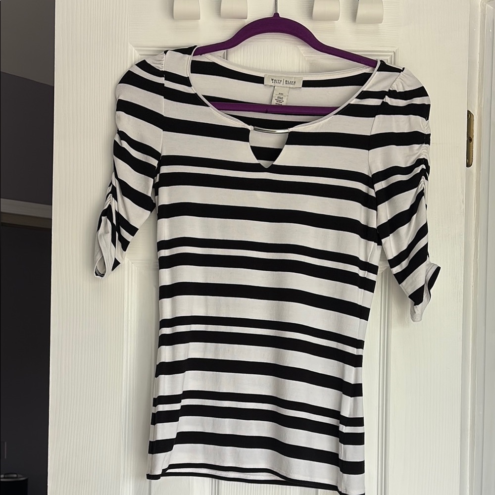 White House Black Market Black and White Fitted Blouse with Cuffed Sleeves